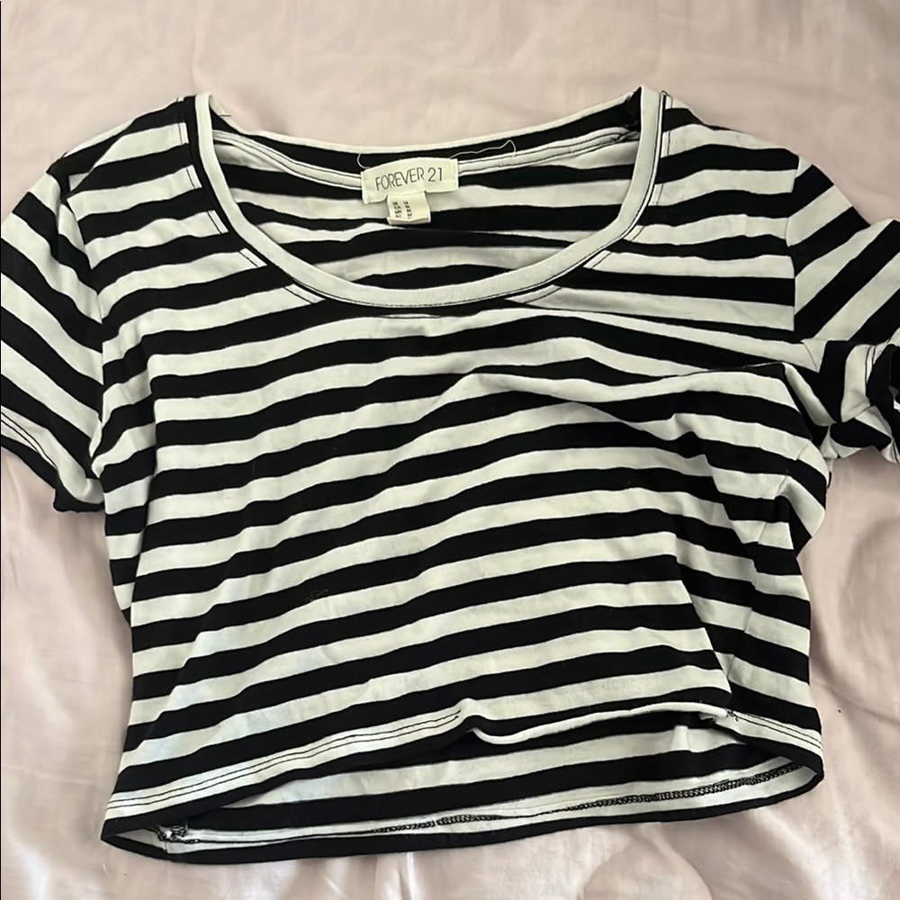 Forever 21 Black and White Cropped Fitted T-Shirt